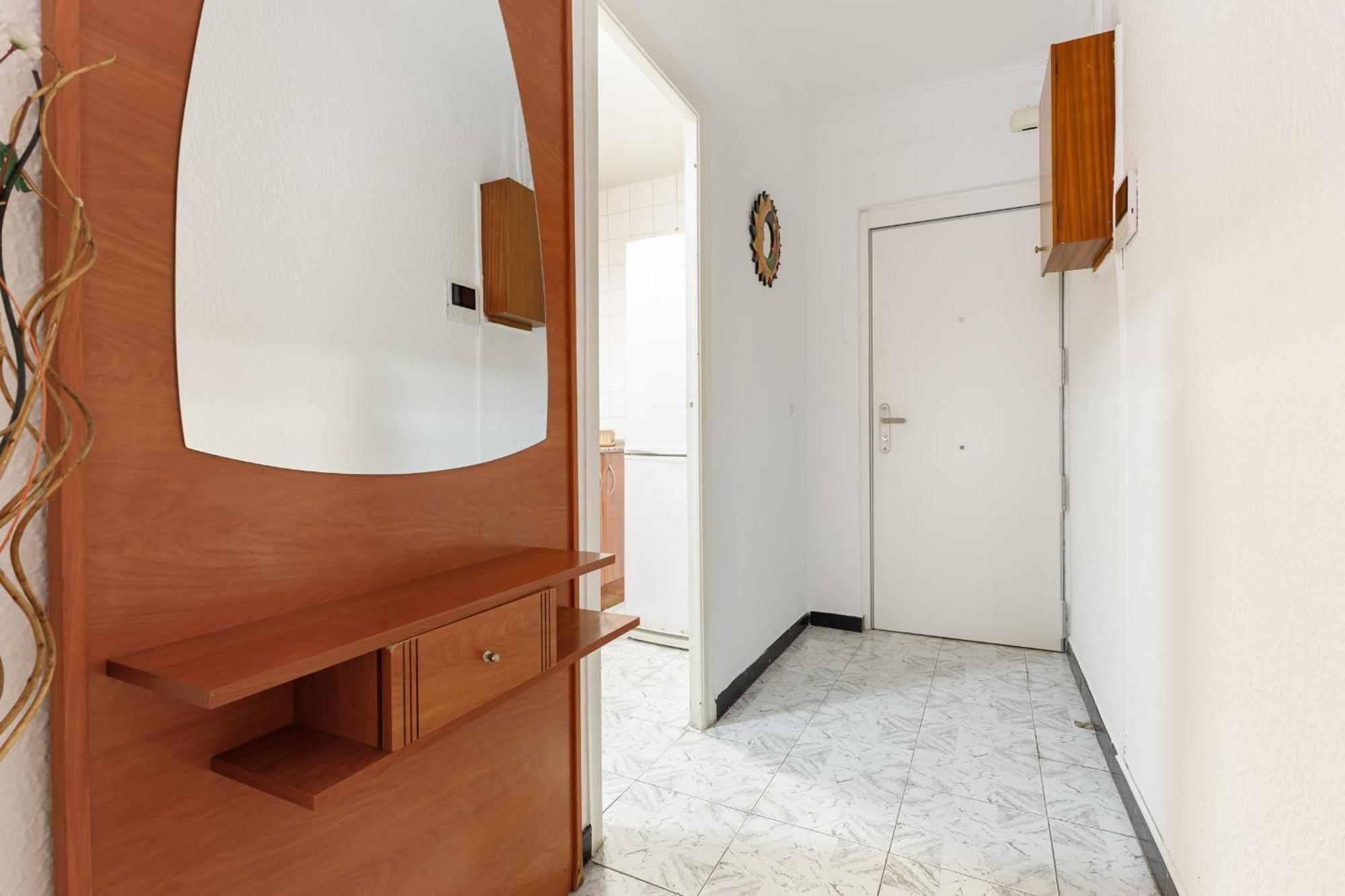 Besos - Bright Apartment Close To Congress & Port Сан-Адріа-де-Бесос Екстер'єр фото