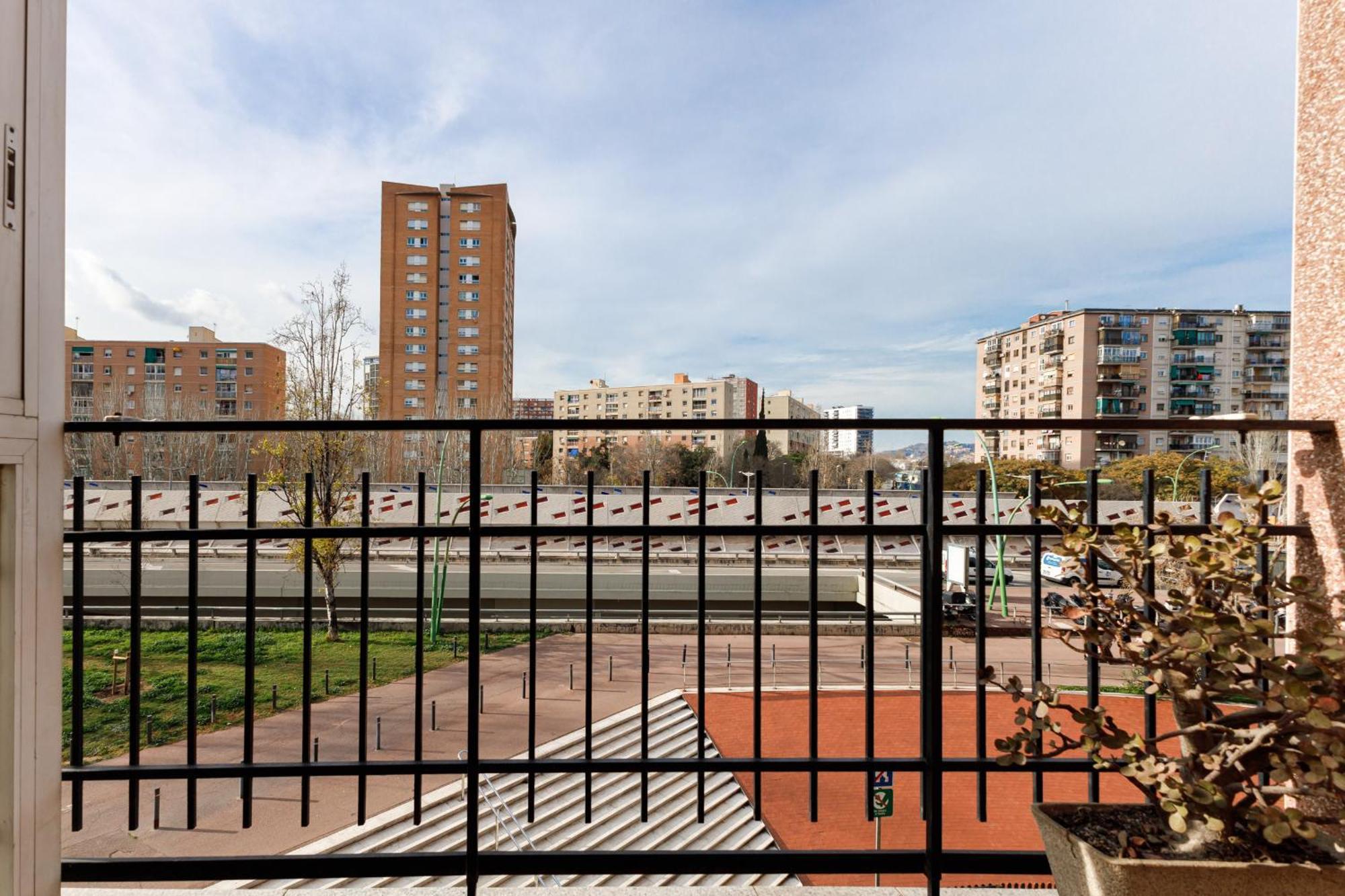 Besos - Bright Apartment Close To Congress & Port Сан-Адріа-де-Бесос Екстер'єр фото